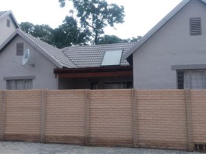 3 Bed Townhouse in Willow Park Manor