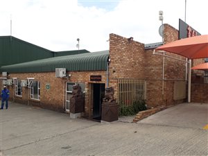 1300 m² Industrial space in Sebenza