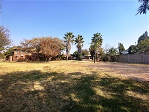 8709 m² Land available in Willow Glen