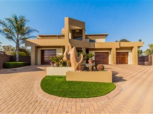 4 Bed House in Ebotse Estate