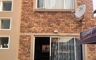 2 Bedroom Duplex in Heuwelsig Estate