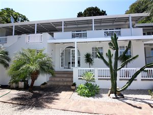 6 Bed House in Paradise