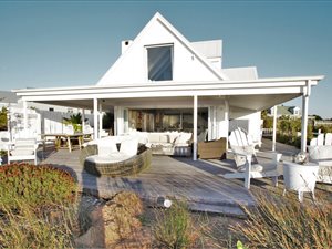 4 Bed House in Grotto Bay