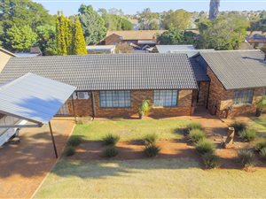 3 Bed House in Elarduspark