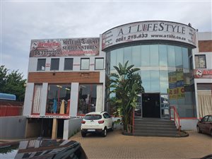 3000 m² Commercial space in Die Hoewes