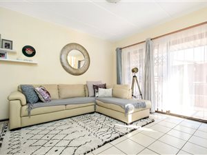 2 Bed Townhouse in Helderkruin