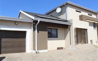4 Bedroom House in Robertsham