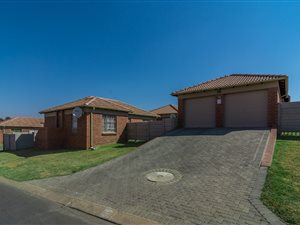 3 Bed House in Olievenhoutbosch
