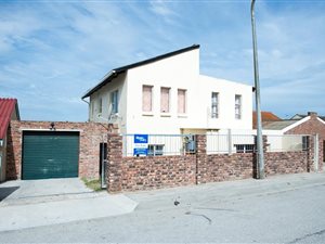 4 Bed House in Booysen Park