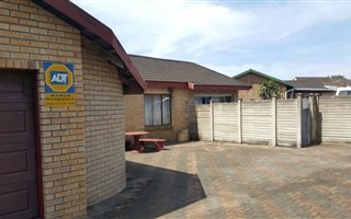 1 Bedroom Garden Cottage in Veld En Vlei