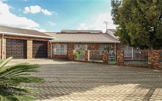 5 Bedroom House in Rand Collieries