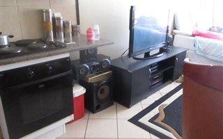 1 Bedroom Flat in Karen Park