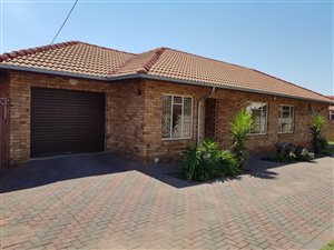 3 Bed Townhouse in Bronkhorstspruit