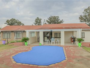 4 Bedroom House in Walkers Fruit Farms