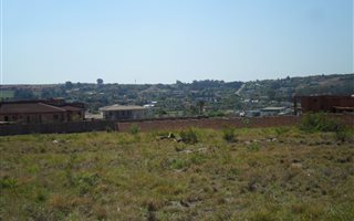 9030 m² Land available in Mooikloof Glen