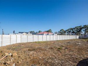 598 m² Land available in Croydon