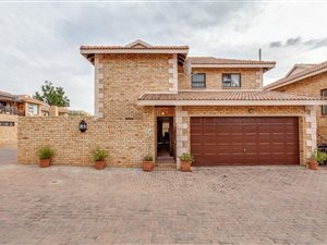 3 Bed House in Honeydew Manor