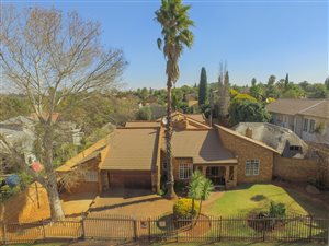 5 Bed House in Glen Marais
