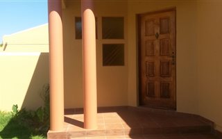 2 Bedroom Townhouse in Vanderbijlpark SE3