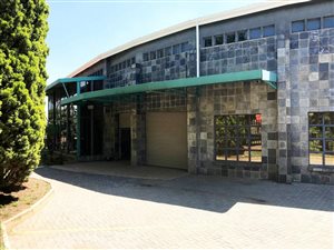 8000 m² Commercial space in City Deep