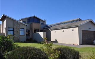 4 Bedroom House in Oubaai and surrounds