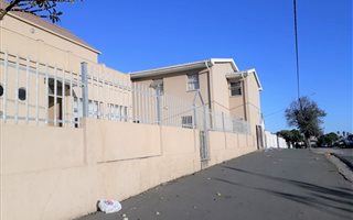 28 Bedroom House in Quigney