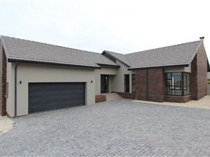 4 Bed House in Lovemore Heights