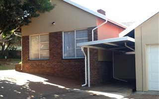 4 Bedroom House in Florida Glen