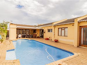 4 Bed House in Edgemead