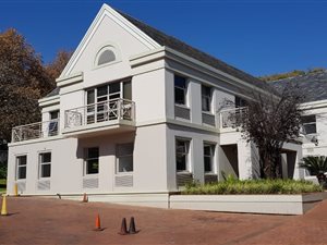 575 m² Office Space in Houghton Estate