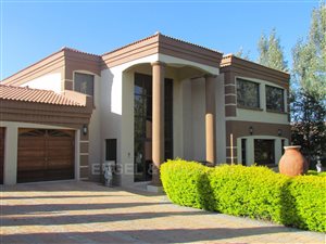 5 Bed House in Blue Valley Golf Estate