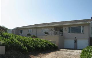 4 Bedroom House in Grabouw