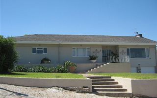 4 Bedroom House in Grabouw