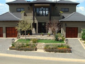 4 Bed House in Ebotse Estate