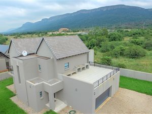 3 Bedroom House in Leloko