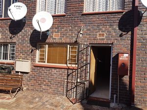 2 Bed Apartment in Witpoortjie