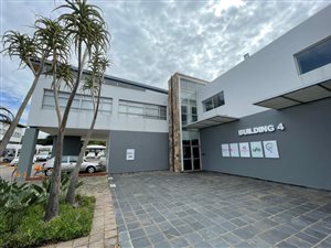 106 m² Commercial space in Highveld