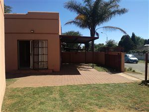 5 Bed House in Helikon Park