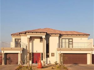 6 Bed House in Monavoni