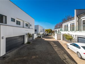 3 Bed Duplex in Melrose Estate