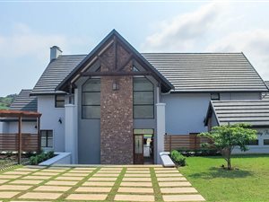 4 Bedroom House in Cotswold Downs Estate