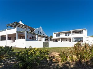 6 Bed House in Crofters Valley