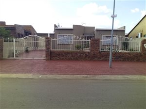 3 Bed House in Jabavu