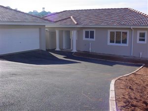 3 Bed Townhouse in Illovo Beach