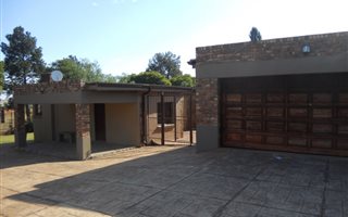4 Bedroom House in Erasmia