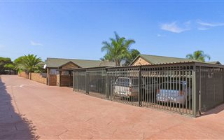 3 Bedroom Townhouse in Jan Niemand Park