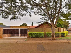2 Bed House in Garsfontein
