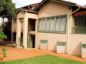 6 Bedroom House in Lyttelton Manor