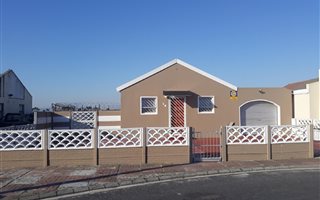 2 Bedroom House in Mitchells Plain