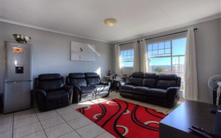 2 Bedroom Apartment in Weltevreden Park